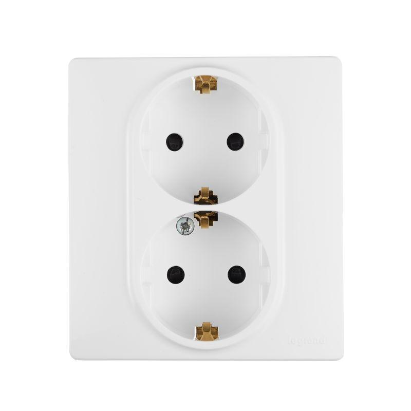 Розетка 2-м СП Etika 16А IP31 250В 2х2P+E с заземл. защ. шторки немецк. стандарт безвинт. клеммы бел